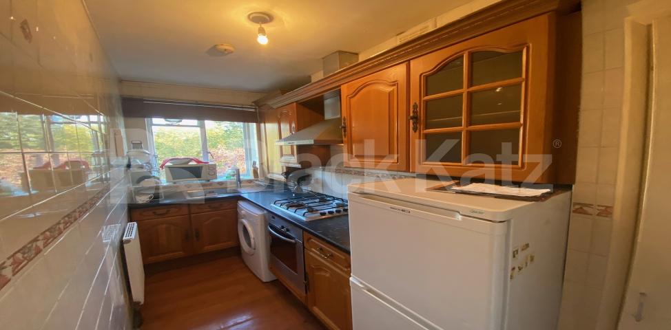 			LET , 2 Bedroom, 1 bath, 0 reception Apartment			 Trafalgar Avenue, Burgess Park